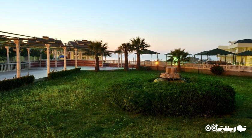 محوطه فضای سبز هتل کلاب اسکالا نوا